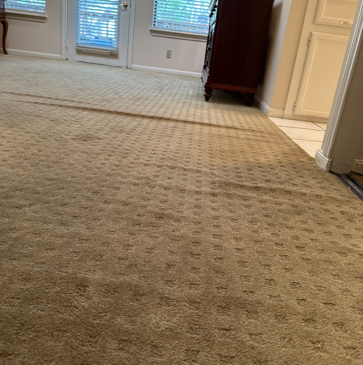 rippled bedroom carpet before stretch